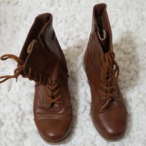 Combat boots